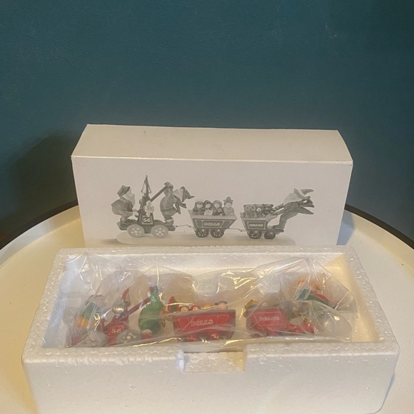Dept 56 “Last Minute Delivery” Christmas Porcelain Heritage Village Collection - Picture 7 of 7